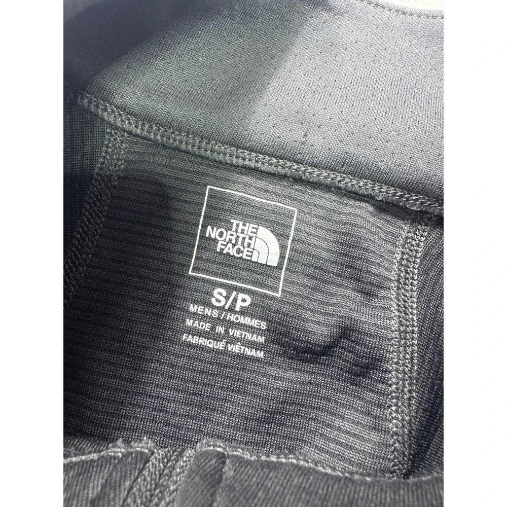 The North Face FlashDry 1/4 Zip Pullover Men's Small Gray Active Long Sleeve